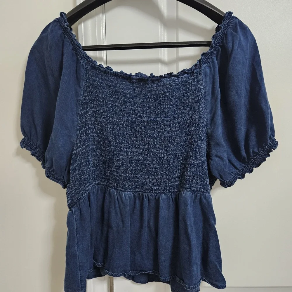 Old Navy Top Women XL Blue Smocked Puff Sleeve Peplum Lyocell Denim Look Blouse